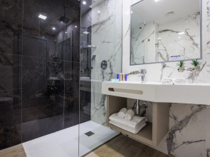 Отель Jr Hotels Gate 7 Bologna 