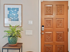 Fresh Decor with Pool Table - Minutes to Downtown!