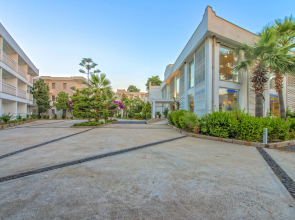 Bendis Beach Hotel