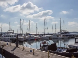 Starboard - Spacious Two-bedroom Apartment