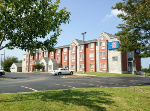 Motel 6 Olathe, KS