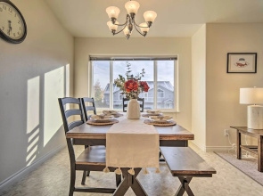 Quaint Anchorage Townhome - 6 Miles to Downtown!