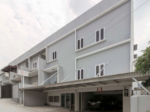 RedDoorz near Siloam Hospital Palembang