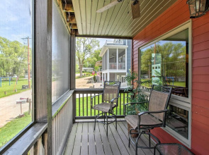 Waterfront Lake Koshkonong Home w/ Pier & Fire Pit