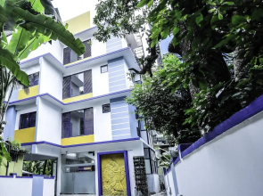 Oyo 15825 Blue Berry Apartments