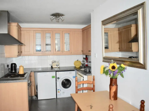 1 Bedroom Apartment Close to Seafront