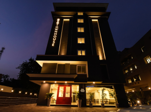 OYO Townhouse 036 C Scheme Ahinsa Circle