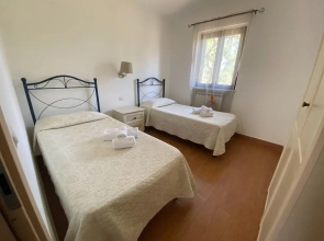 Apartment With Communal Pool