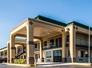 Econo Lodge Inn & Suites Southeast