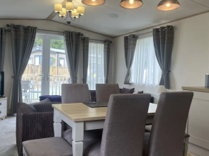 Immaculate 3-bed Lodge in Out Rawcliffe