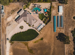 Mermaid by Avantstay Private Estate w/ Pool, Volleyball & Arcade!