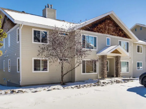 < 1 Mi to Big Sky Resort: Quiet Mtn-view Retreat