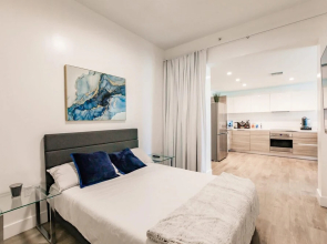 Upscale Modern 2B Condo on the Beach