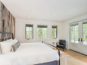 Overlook House 4 Bedroom Home by RedAwning