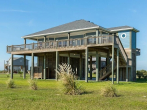 Pajarita Blanca 3 Bedroom Home by Redawning