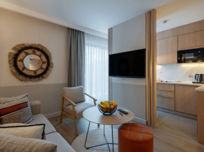 Oli Hotel And Suites