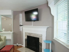 Trilevel, King beds, Great Location!!
