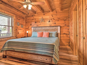 Mountain Pool Lodge Sevierville Cabin w/ Hot Tub
