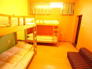 Mango Space Capsule Youth Hostel