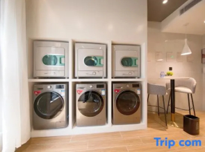 Zhuhai High-tech Zone University Town Government Affairs Center Atour Hotel