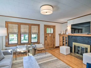 Family-friendly Des Moines Retreat w/ Patio!