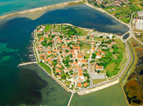 Sandra - 40m From the sea & Parking - A1