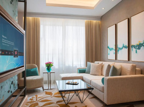 Al Jaddaf Rotana Suite Hotel