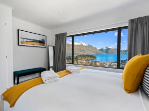 Central Queenstown Malaghan Apartment