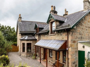 Copperbroc -whisky House in the Scottish Highlands