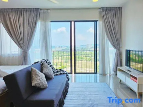 Minimalist studio @ Trefoil Setia Alam (linked bridge to Mall/Convention Centre/NIH/Peninsula)
