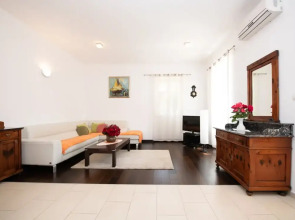 Elegant Lovran Apartment With Sea View