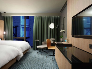V Hotel Bencoolen