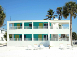 Carousel Beach Inn