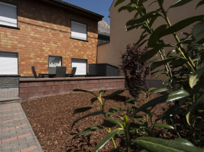 Elas Place Modern Retreat