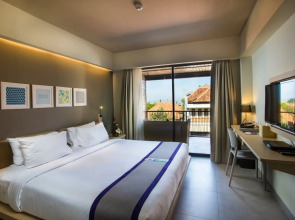 Отель Sevn Legian