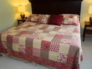 Seven Springs Sunridge 2 Bedroom Deluxe Condo, Ski-In/Out! by RedAwning