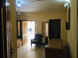 Room in B&B - Double Room With Balcony in the Heart of Accra