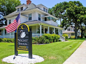 Night Swan Intracoastal B&B