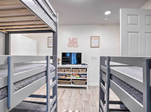 Close to Hikes! Snowbird Oasis w/ Pool in Estrella