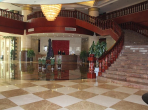 Qinghua Business Hotel