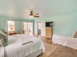 Dock & Lake Access: Tranquil Home in Hot Springs