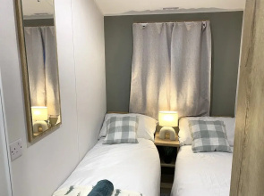 BAF Luxury Stays - Caravan Sleeps 8