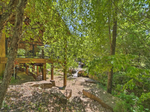 Falling Water Chalet Upper Unit: Near Bike Trails!