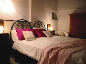 Spacious Villa With Pool in Fabriano Italy