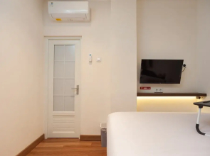 Urbanview Hotel Groovy Inn Tangerang