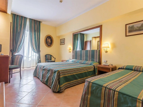 Raeli Hotel Lux