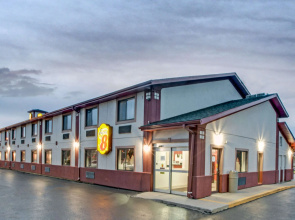 Super 8 by Wyndham Crystal Lake
