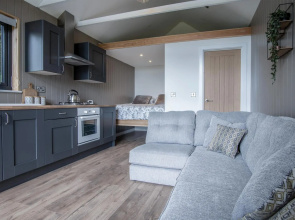 Cabin In The Woods - 1 Bed - Kilgetty