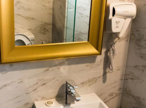 Violet Tower at Khaosan Palace