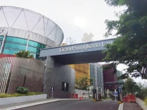 Comfortable Stay And Strategic 1Br At Grand Sungkono Lagoon Apartment